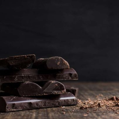 Comer chocolate às 23h pode prejudicar o sono, apontam especialistas