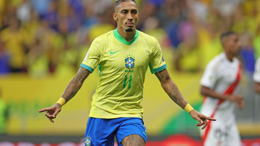 Raphinha em partida da Seleção Brasileira