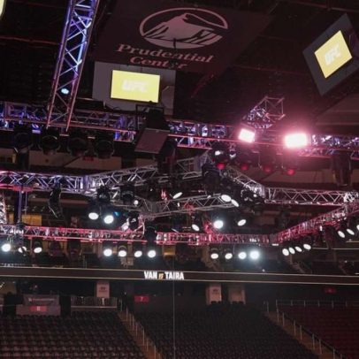 Strickland vence Chimaev e conquista cinturão no UFC 328