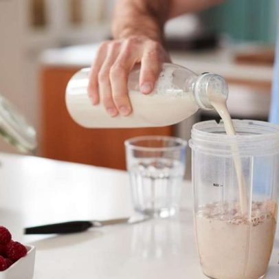 Pediatras alertam sobre uso de whey protein e creatina em crianças