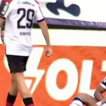 Jogador do Remo é expulso por gesto obsceno contra o Athletico