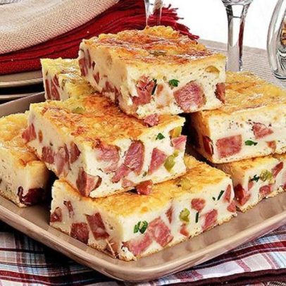 Torta de calabresa com requeijão fica pronta em pouco tempo