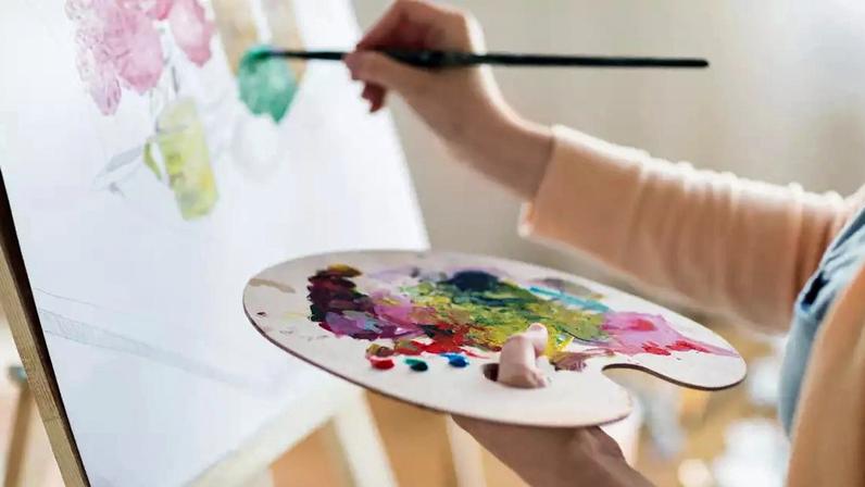 Rabiscos, cores e formas podem revelar emoções e até ajudar no autoconhecimento. Entenda o que a psicologia diz sobre os desenhos e a saúde mental