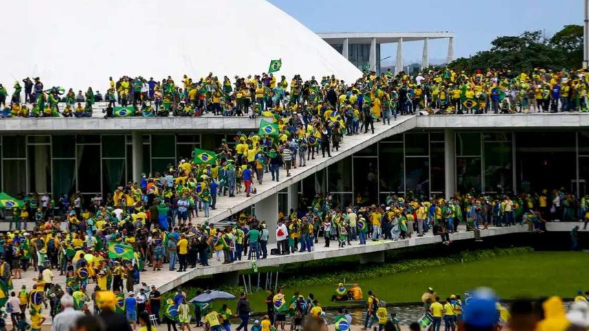 Atos golpistas de 8 de janeiro