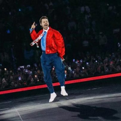 Harry Styles retorna na estreia da turnê em Amsterdã