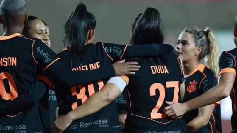 Consistência defensiva marcou primeiro tempo do Dérbi –