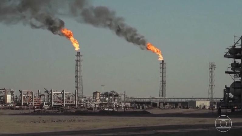 Alta do barril de petróleo eleva risco de recessão, além de pressionar a inflação em todo o mundo