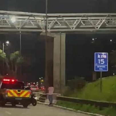 Mulher morre ao fugir de assalto na Marginal Pinheiros após colisão com mureta