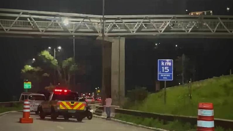 Mulher tenta fugir de assalto, bate na mureta e morre na Marginal Pinheiros