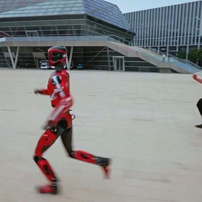China acelera corrida tecnológica com robôs, fábricas automatizadas e produção em massa