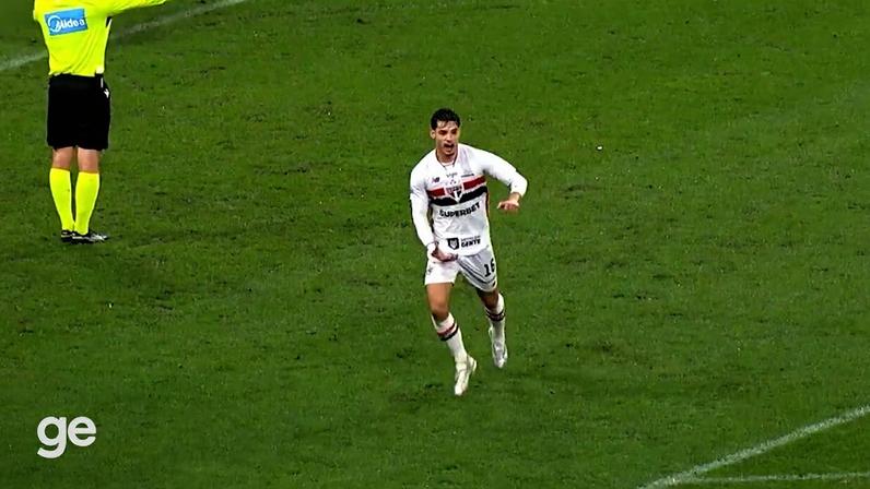 Gesto de Bobadilla na comemoração de gol do São Paulo — Foto: Reprodução