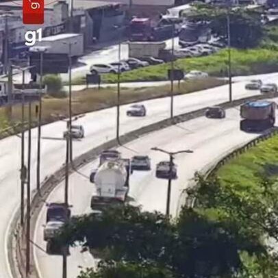 Caminhão causa acidente no Anel Rodoviário de BH