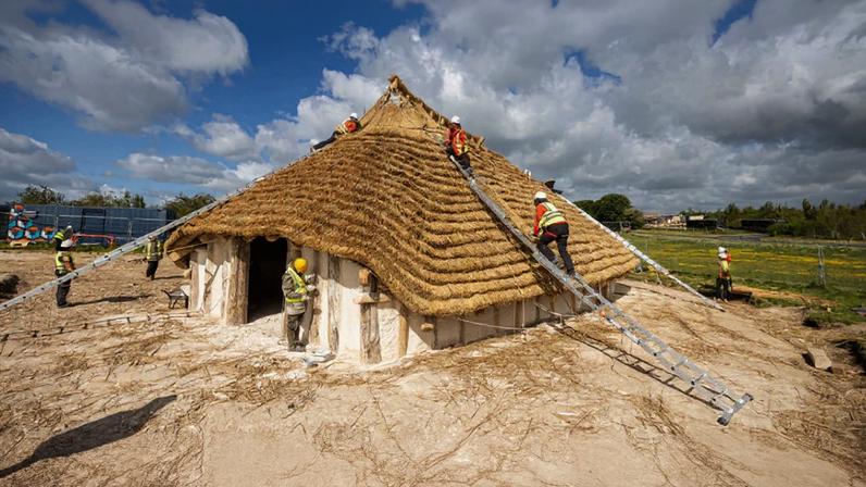Réplica fiel de salão comunitário de 4500 anos será aberta em Stonehenge