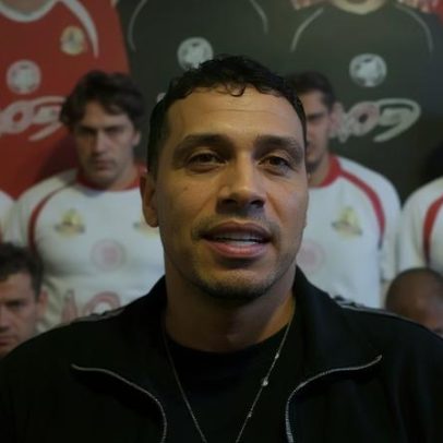 Ex-Flamengo suspenso por passaporte falso após recusar festas de Ronaldinho