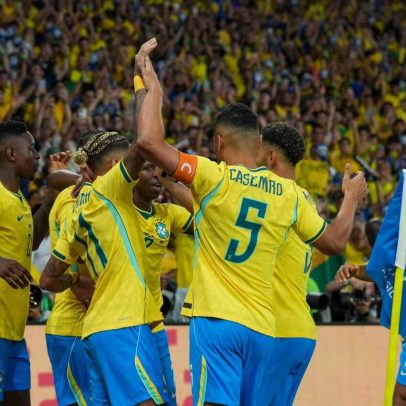 Seleção se despede com goleada por falha no hino e gritos por Neymar
