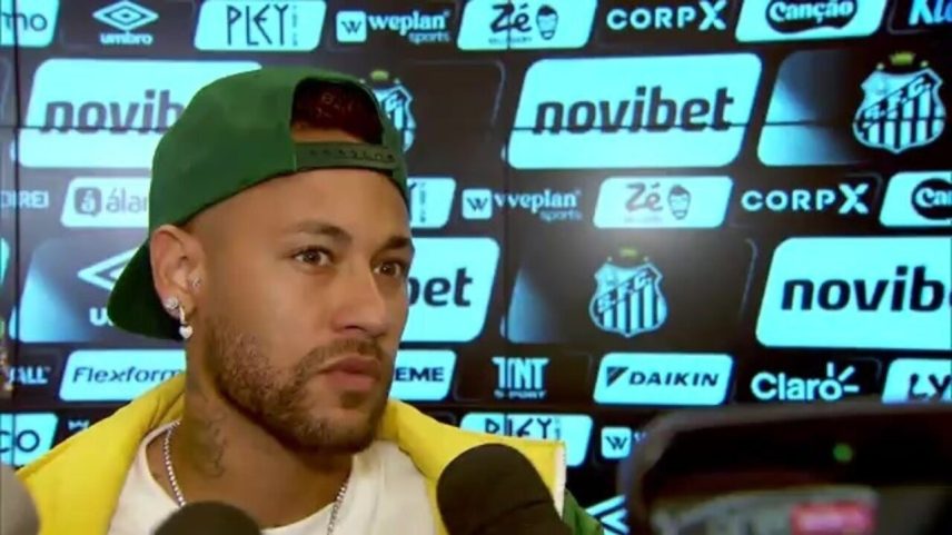 Neymar na zona mista após Santos x Coritiba — Foto: Ana Canhedo