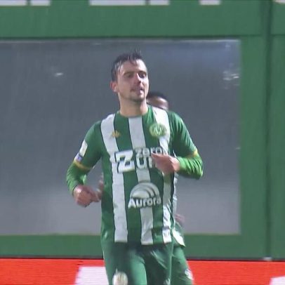 Rafael Carvalheira marca gol dentro da área contra o Remo aos 1 min do 2º tempo