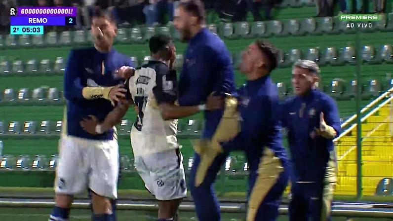 Gol de Jaja dentro da área aos 5 min do 2º tempo contra a Chapecoense