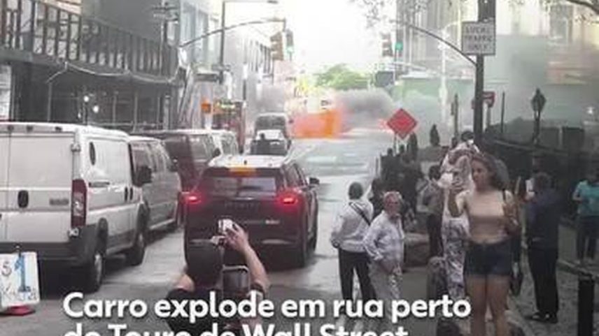 Carro explodiu em área movimentada de Nova York — Foto: Anadolu Agency via Reuters