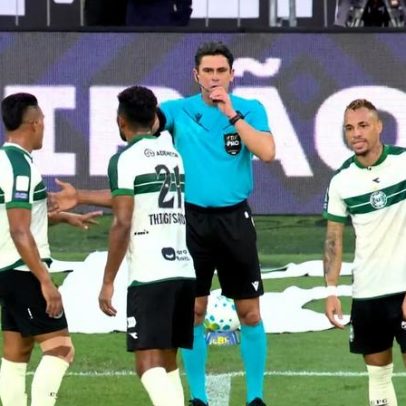 Flamengo x Coritiba: atacante expulso após lance com VAR; confira o vídeo