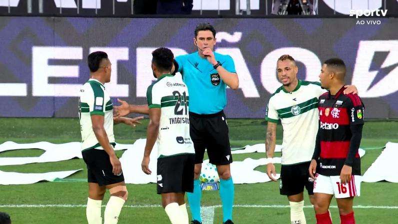 Pedro Rocha chega atrasado e é expulso em Flamengo x Coritiba