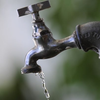 Égua cai em adutora e afeta abastecimento em 300 bairros de BH