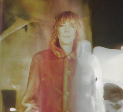 Beth Orton afirma que IA não beneficia a criatividade humana; Bowie inspira