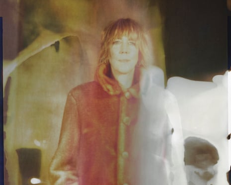 Beth Orton afirma que IA não beneficia a criatividade humana; Bowie inspira