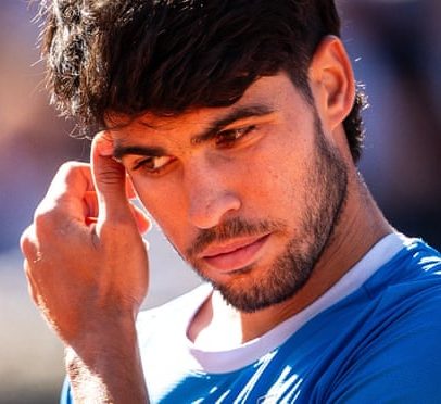Carlos Alcaraz fica fora de Wimbledon por recuperação de lesão no punho