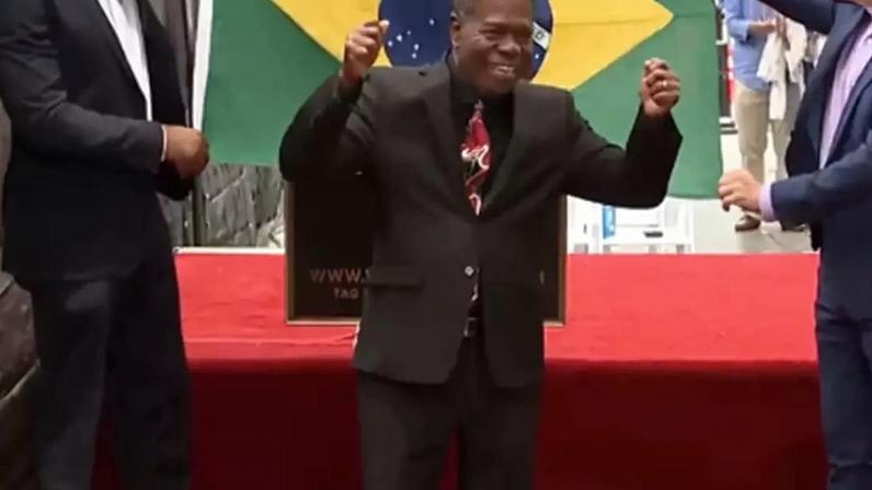 Paulinho da Costa entra para a história como primeiro brasileiro na Calçada da Fama de Hollywood