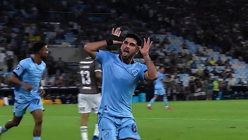 Carlos Melgar comemora gol marcado no Fluminense –