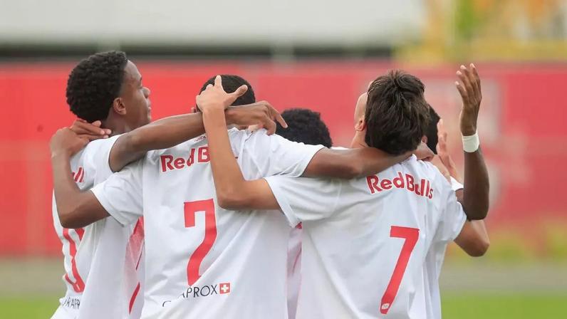 Jogadores do time sub-20 do Red Bull Bragantino.