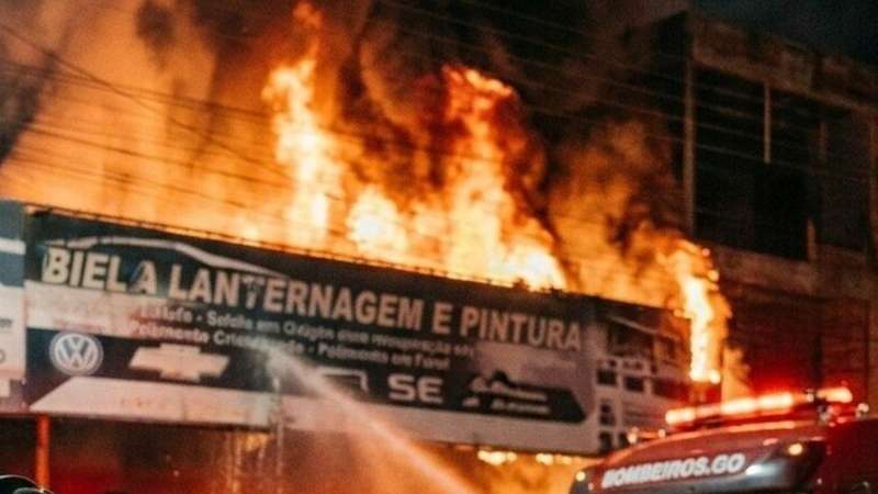 Incêndio destrói loja em Luziânia e comunidade se mobiliza para ajudar