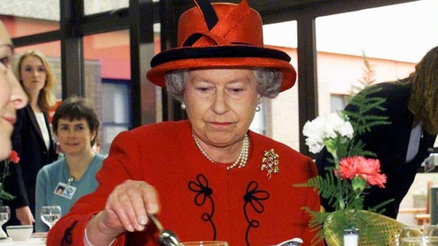 A Rainha Elizabeth amava essa sobremesa de 5 ingredientes: ela leva biscoito, iogurte grego e virou tendência nas redes sociais