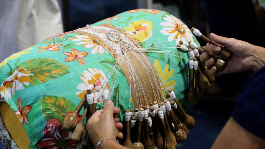 Salão do Artesanato chega a sua 14ª edição com o tema Raízes Brasileiras no Shopping Pátio Brasil, na área central de Brasília.