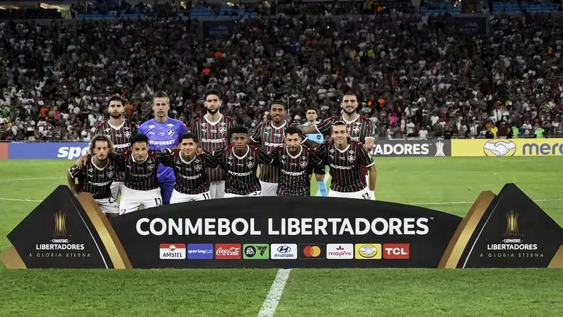 Time do Fluminense antes da partida contra o La Guaira — Foto: André Durão