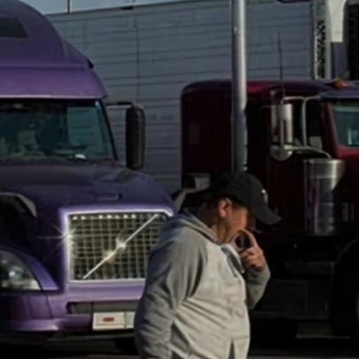 Caminhoneiros em posto único em Iowa enfrentam preços de gasolina