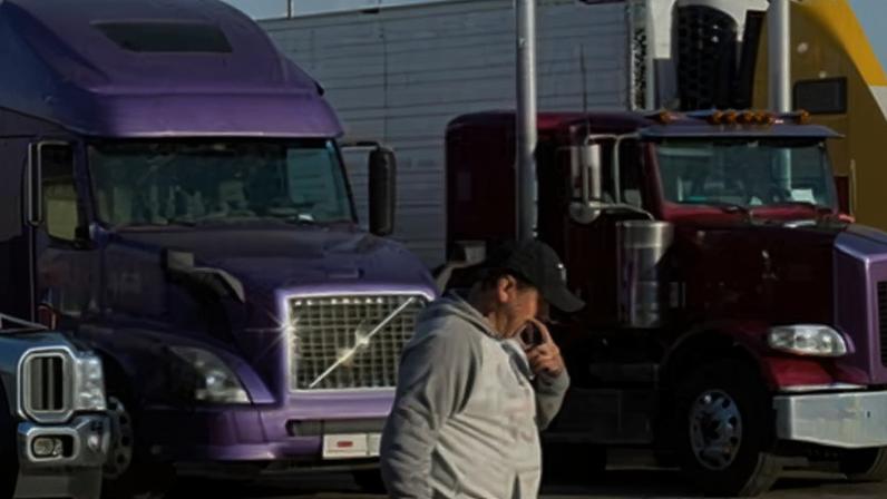 Caminhoneiros em posto único em Iowa enfrentam preços de gasolina