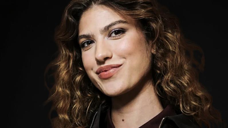 Giovanna Grigio antes de cortas os cabelos