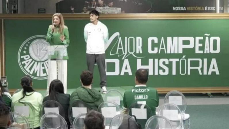 Gustavo Gómez ganha homenagem ao se tornar o maior campeão da história do Palmeiras –