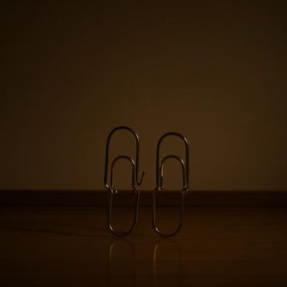 Origem dos clipes de papel envolve alfinetes até a 2ª Guerra Mundial