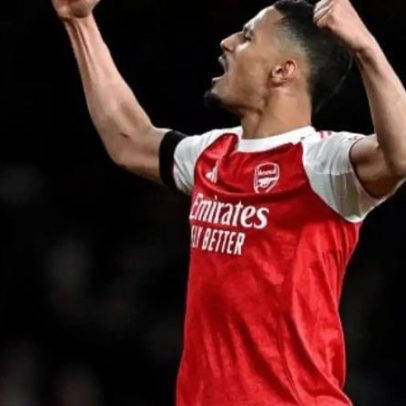 Arsenal vence Burnley e fica próximo do título da Premier League