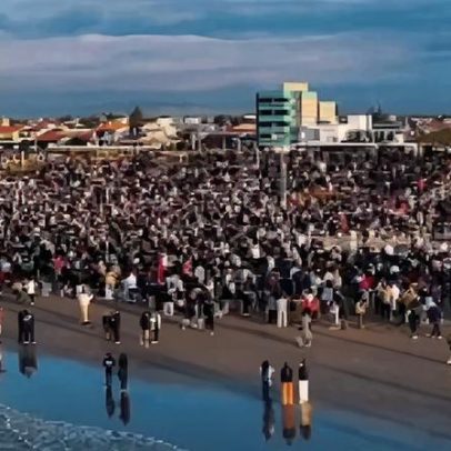 Culto ao amanhecer reúne 5 mil pessoas na orla de Balneário Rincão