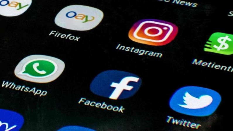 Aplicativos de redes sociais em telefone
