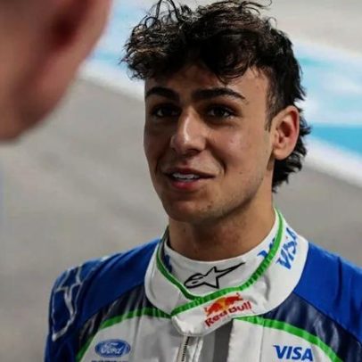 Arvid Lindblad sofre pane no câmbio e abandona GP do Canadá antes da largada