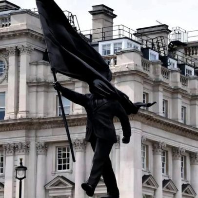 Banksy confirma autoria de estátua surgida no centro de Londres