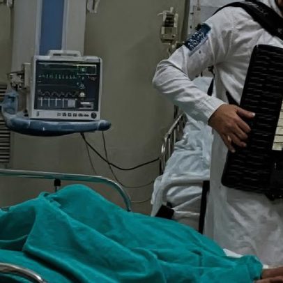 Médico sanfoneiro viraliza tocando forró para pacientes em hospital no Ceará