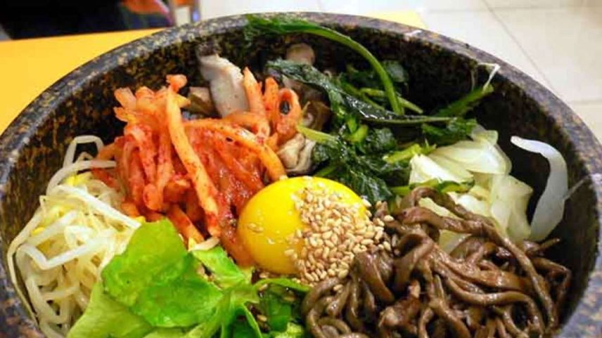 Bibimbap: prato coreano reúne tradição, estética e ingredientes variados