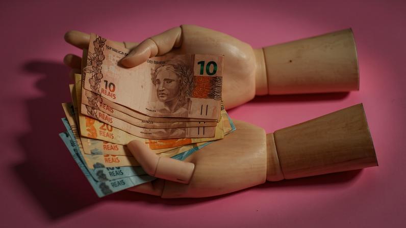 Devedores poderão ter conta bloqueada no mesmo dia útil após ordem da Justiça; entenda