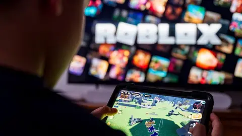 Grupos dos EUA pedem investigação sobre segurança infantil e gastos na Roblox